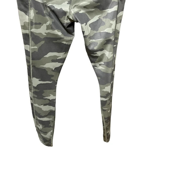 Athleta Ultimate Camo 7/8 Tight Leggings Pockets Olive Green‎ Size XS - Picture 9 of 12
